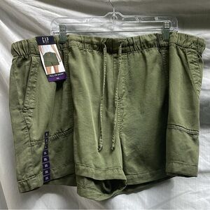 Gap green NWT pull on shorts, size XXL